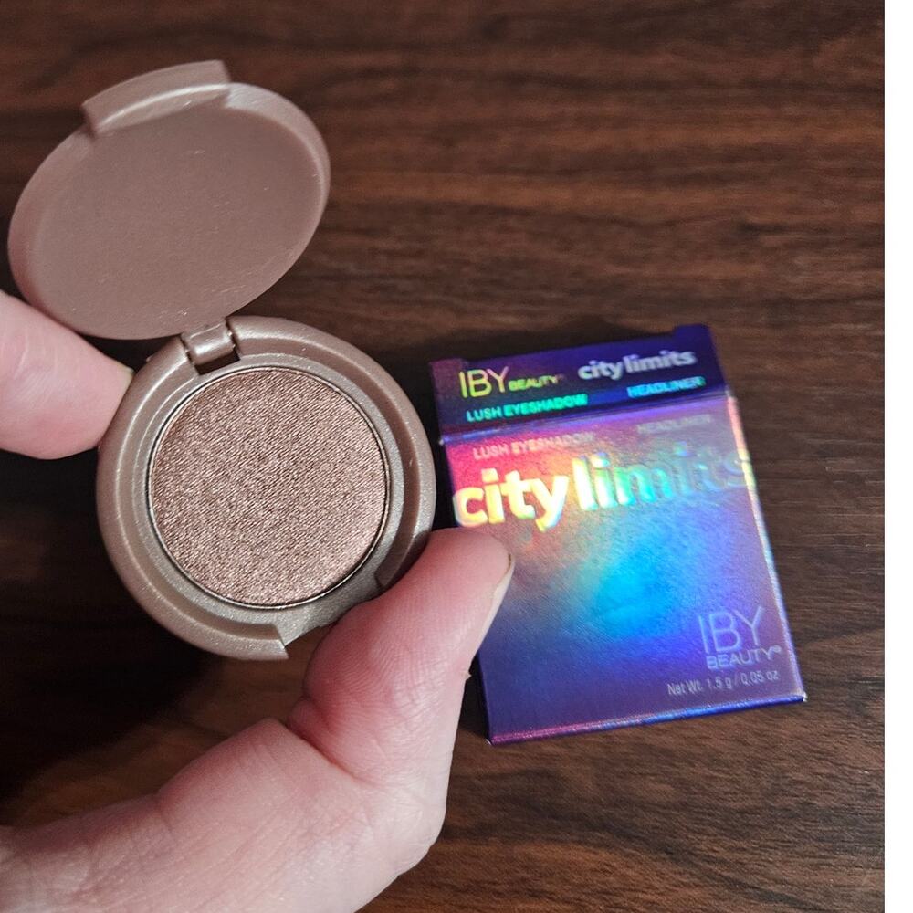 NEW! IBY Beauty City Limits Lush Eyeshadow Headliner